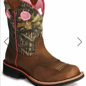 Size 9 Ariat Fatboy Camo/Pink Boots